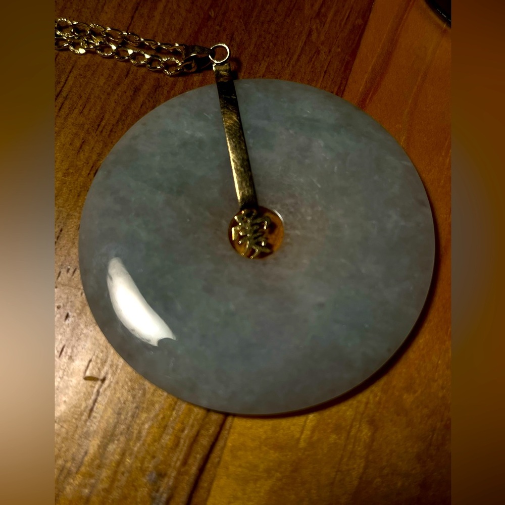 Jade Pendant 18k yellow gold
